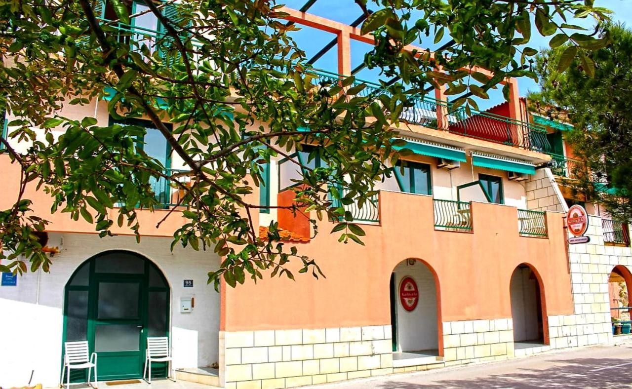 Apartments Gabriela Drvenik  Exterior photo